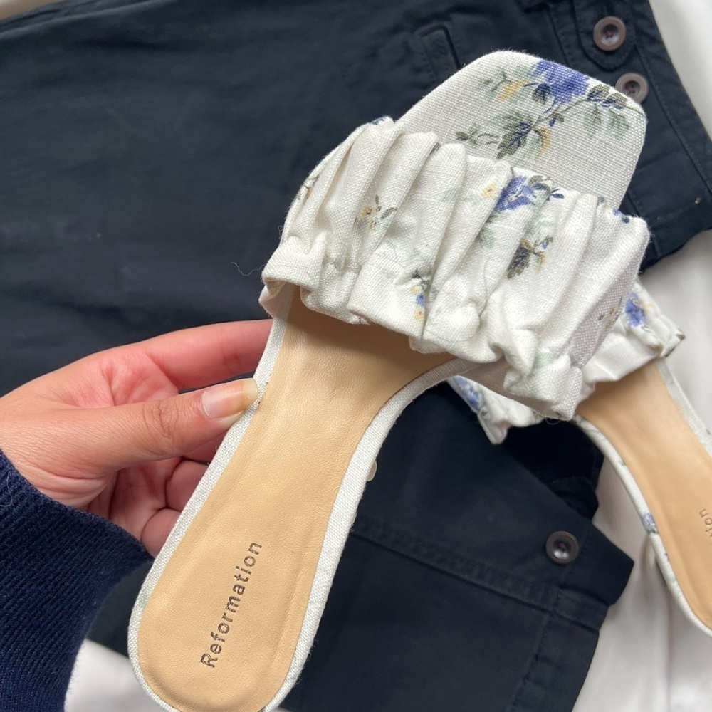 ⭐️ REFORMATION SHERREN RUCHED SANDALS ⭐️ - Picture 2 of 4